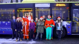 Święty Mikołaj jeździ autobusem